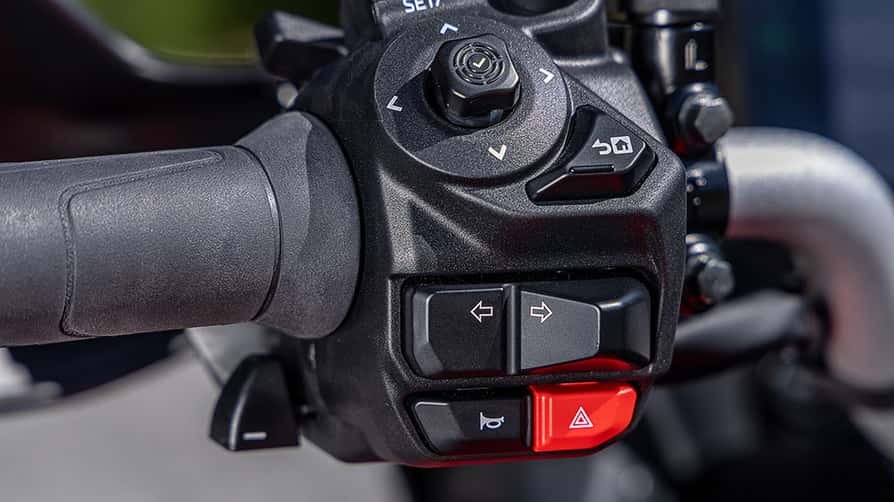 2026 Yamaha Tracer 9 Y AMT Raven