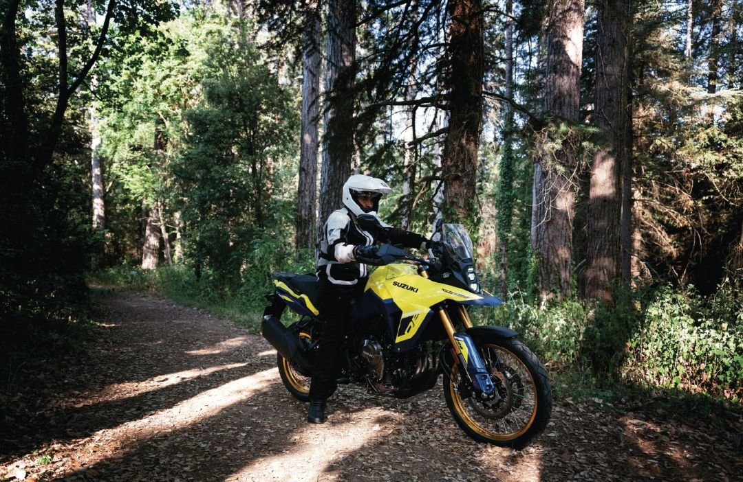 2026 Suzuki V Strom 800DE Champion Yellow No. 2