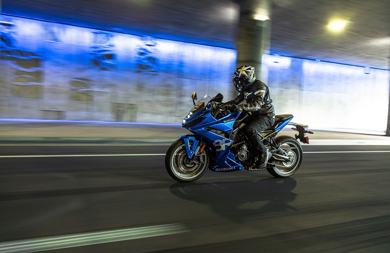 2026 Suzuki GSX 8R Metallic Mat Black No.2 (YKV)