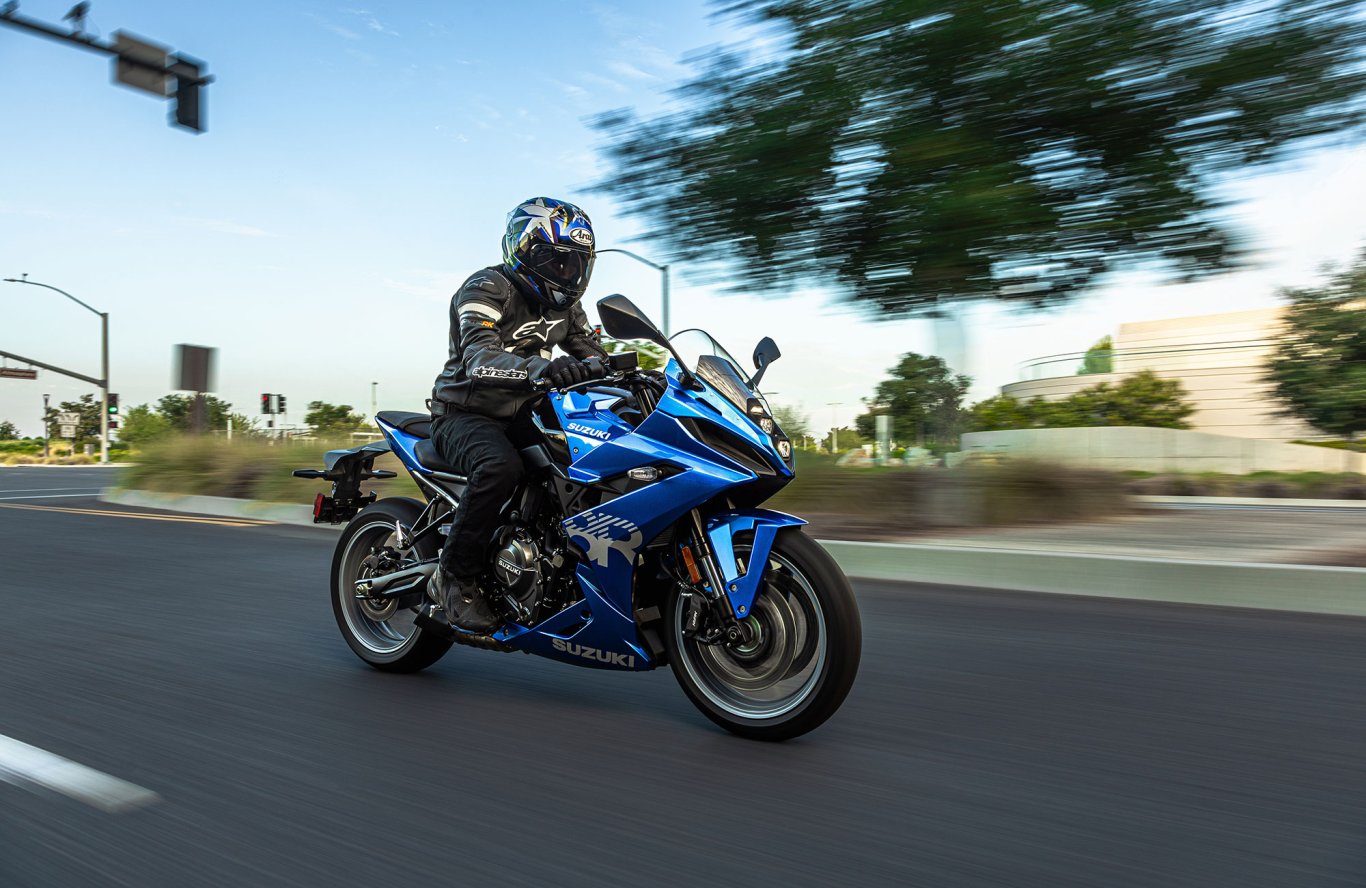 2026 Suzuki GSX 8R Metallic Mat Black No.2 (YKV)