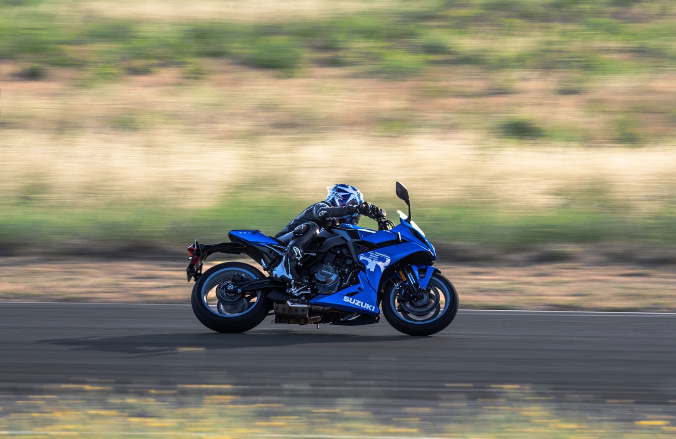 2026 Suzuki GSX 8R Metallic Mat Black No.2 (YKV)