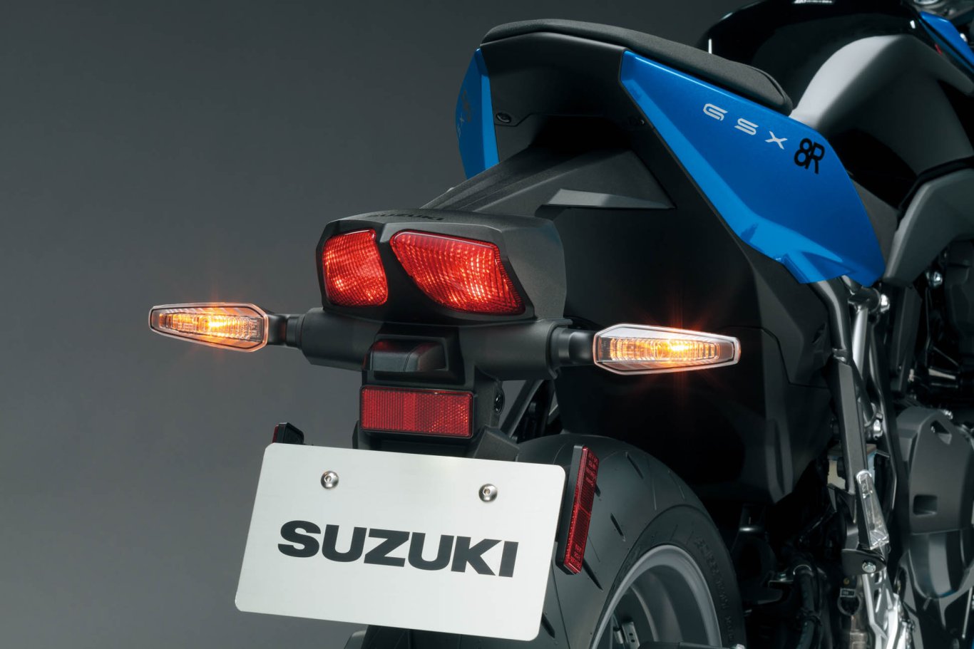 2026 Suzuki GSX 8R Metallic Mat Black No.2 (YKV)