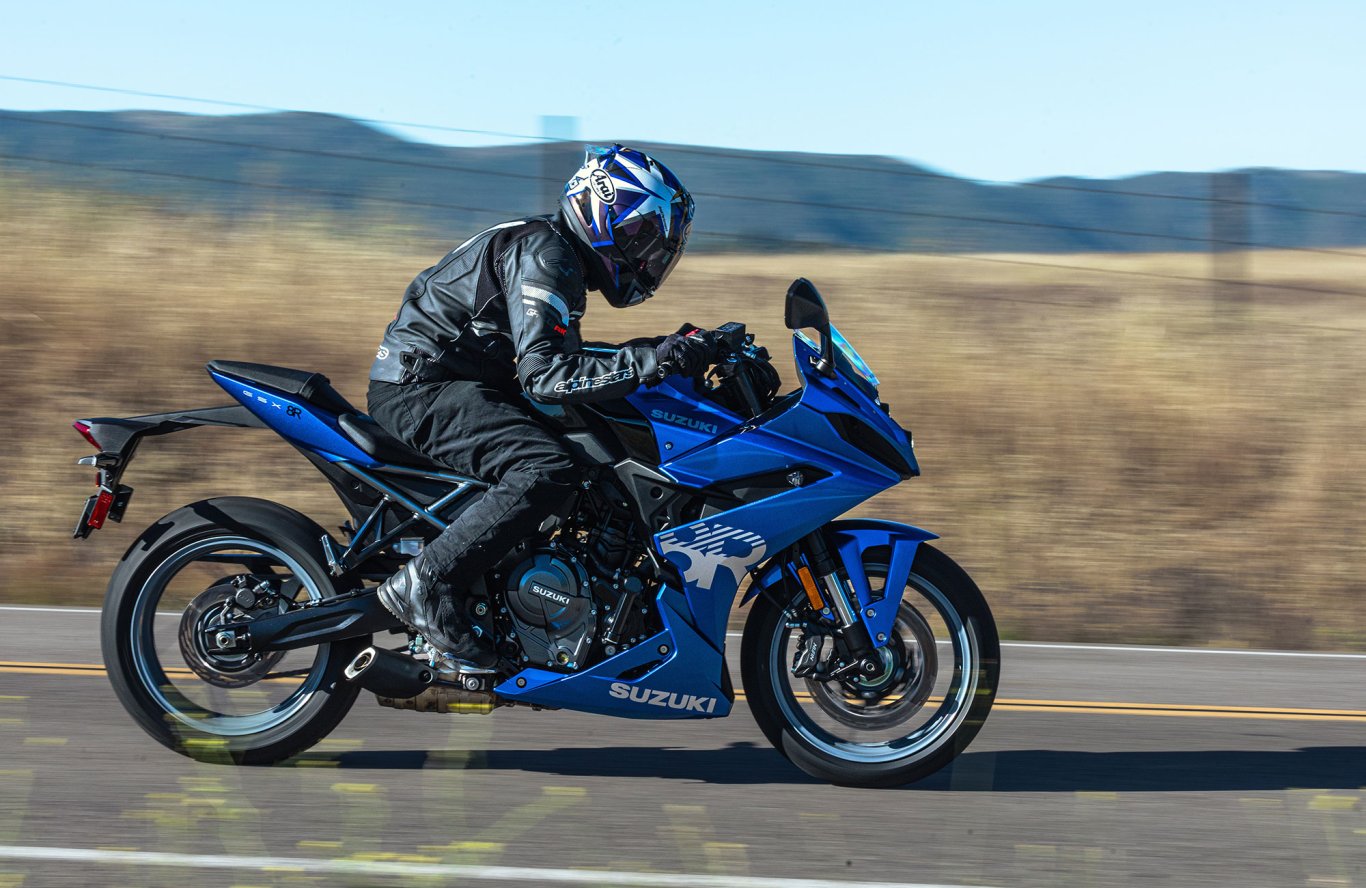 2026 Suzuki GSX 8R Metallic Mat Black No.2 (YKV)