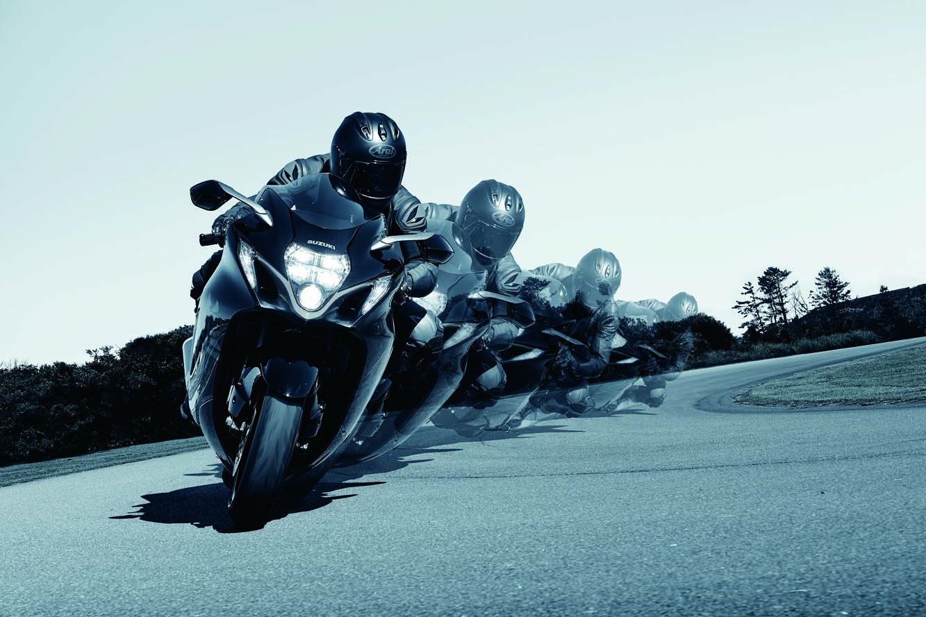 2026 Suzuki Hayabusa Candy Daring Red / Glass Sparkle Black