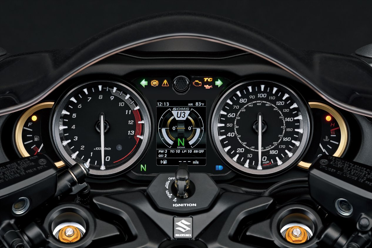 2026 Suzuki Hayabusa Candy Daring Red / Glass Sparkle Black