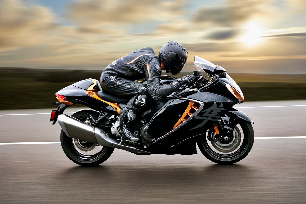 2025 Suzuki Hayabusa Metallic Mat Black No. 2/ Glass Sparkle