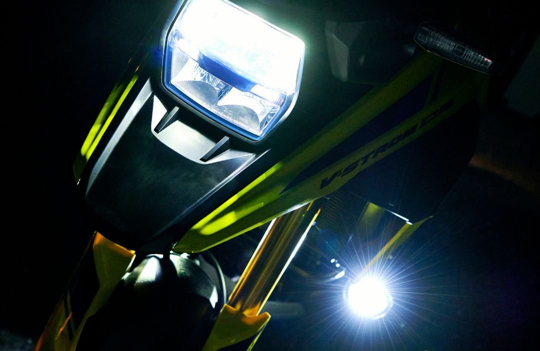 2026 Suzuki V Strom 1050DE Glass Sparkle Black/ Metallic Mat Black No.2 (C4X)