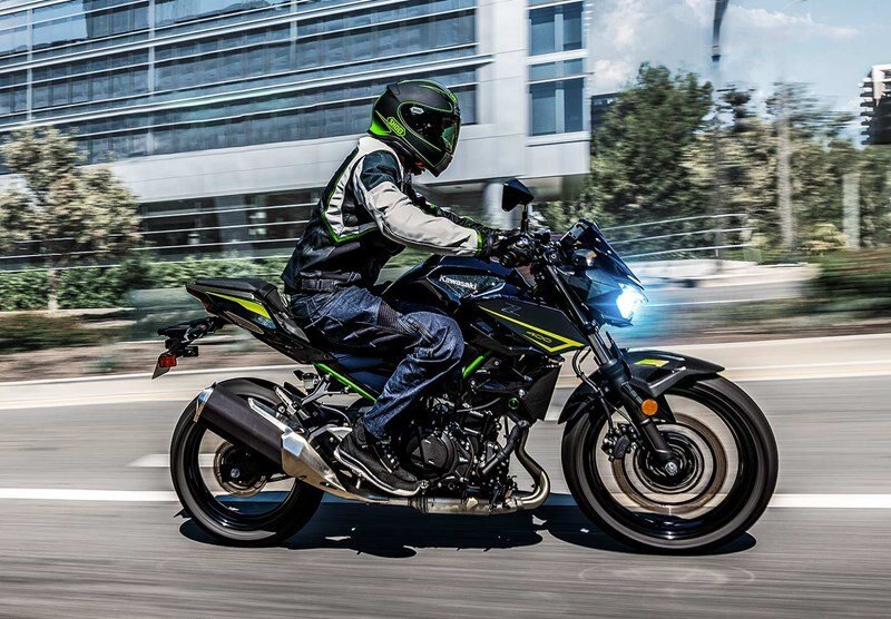 2023 Kawasaki Z400 METALLIC SPARK BLACK / METALLIC MATTE GRAPHENE