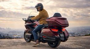 2025 Honda Gold Wing Tour DCT Digital Silver Metallic