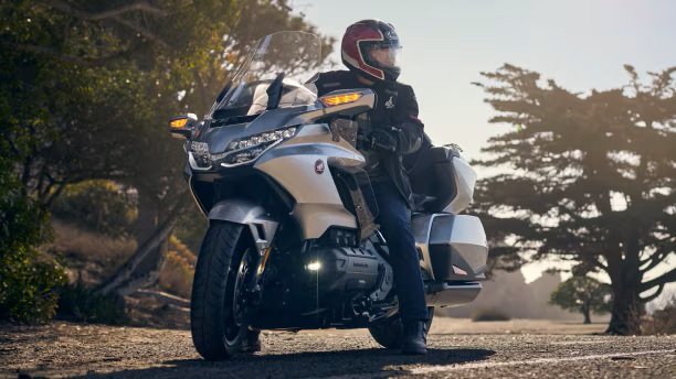 2025 Honda Gold Wing Tour DCT Digital Silver Metallic