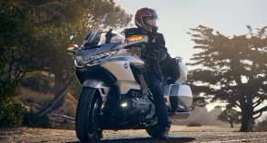 2025 Honda Gold Wing Tour DCT Digital Silver Metallic