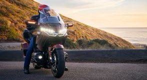 2025 Honda Gold Wing Tour DCT Digital Silver Metallic