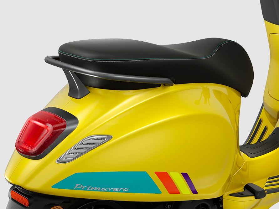 2025 Vespa Primavera 150 S Giallo Curioso