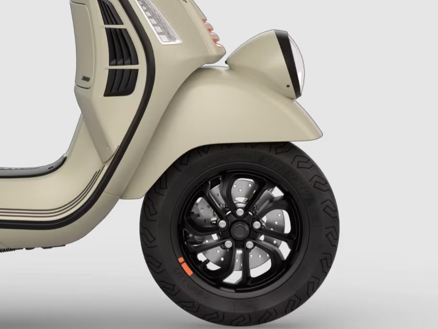 2024 Vespa GTV 300 Nero Convinto