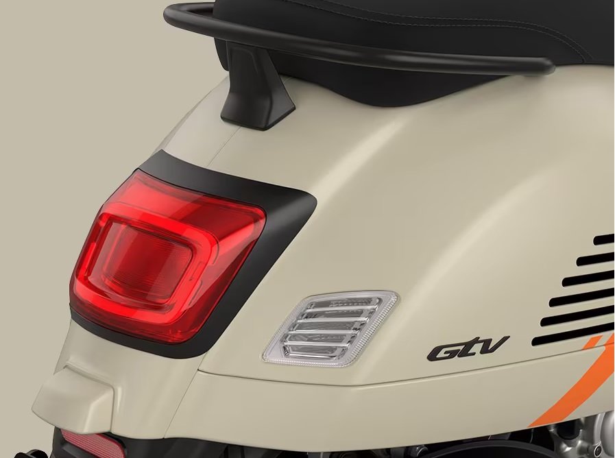 2024 Vespa GTV 300 Nero Convinto