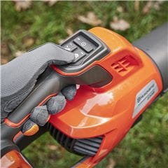 HUSQVARNA 230iB with battery and charger