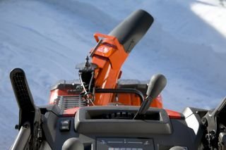 HUSQVARNA ST 224 Snow Blower