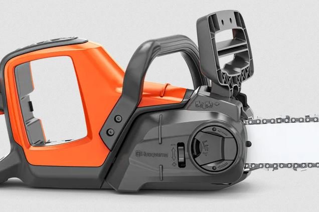 HUSQVARNA Power Axe 350i with battery charger