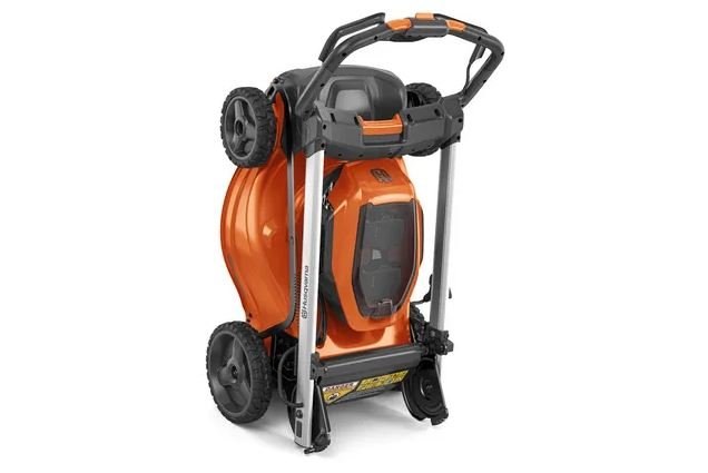 HUSQVARNA Lawn Xpert LE 322 with battery and charger