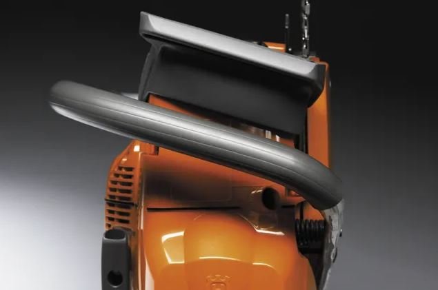 https://www-static-nw.husqvarna.com/-/images/aprimo/husqvarna/chainsaws/photos/feature/h125-0021b.webp?v=34f58479be311b8&format=WEBP_LANDSCAPE_COVER_LG