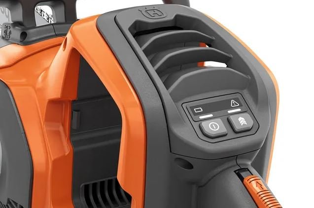HUSQVARNA Power Axe 225i (battery and charger included)