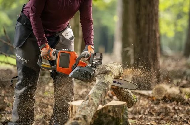 HUSQVARNA 225i POWER AXE 14'' (Battery & Charger Kit)