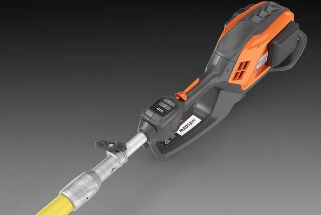 https://www-static-nw.husqvarna.com/-/images/aprimo/husqvarna/pole-saws/photos/feature/of-675991.webp?v=4ad1a18b9be311b8&format=WEBP_LANDSCAPE_COVER_LG