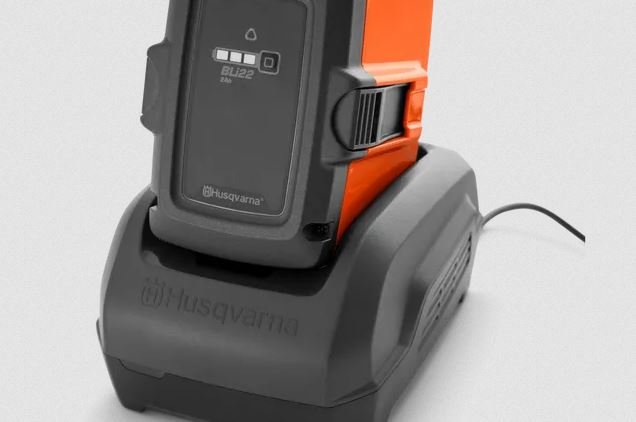 HUSQVARNA 220iL String Trimmer (Battery & Charger included)