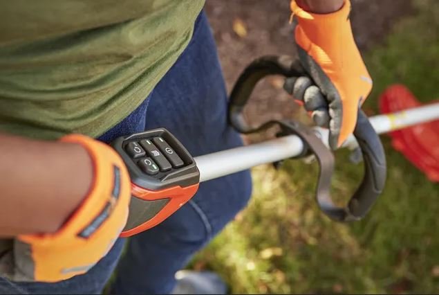 HUSQVARNA 220iL String Trimmer (Battery & Charger included)