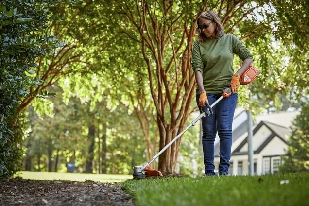 HUSQVARNA 220iL String Trimmer (Battery & Charger included)