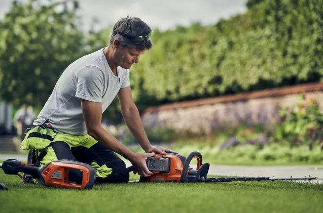 HUSQVARNA 525iLK Battery Trimmer
