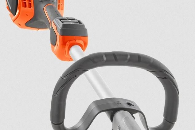 320IL TRIMMER WITH 2x 4AH BATT & A CHARGER