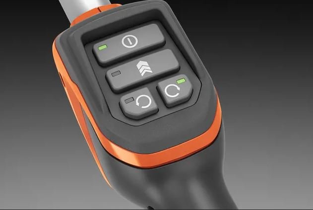 320IL TRIMMER WITH 2x 4AH BATT & A CHARGER