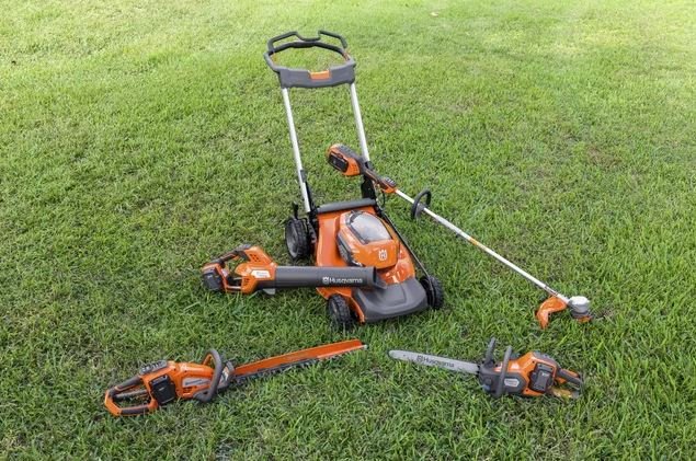 HUSQVARNA Weed Eater® 320iL without battery and charger