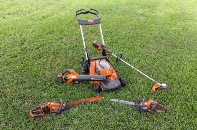 HUSQVARNA Leaf Blaster 350iB with battery and charger