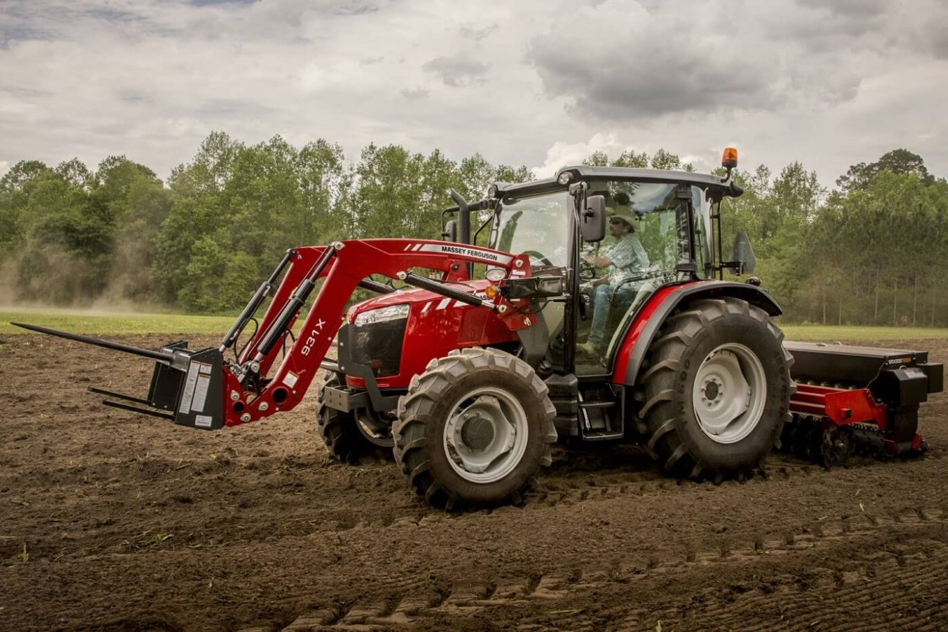 Massey Ferguson MF 4700 Global Series Utility Tractors