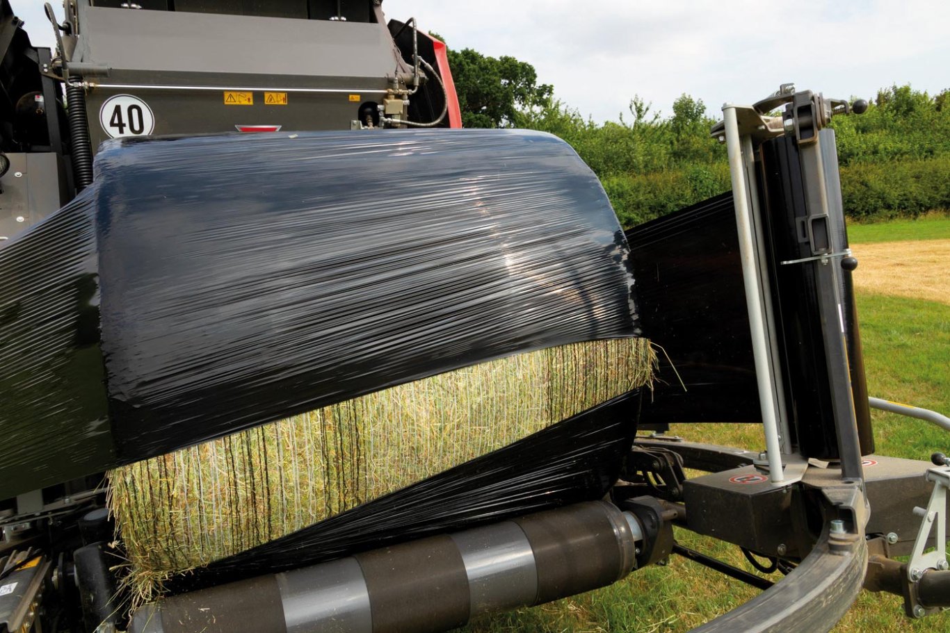 Massey Ferguson MF RB V PROTEC Combo Wrapper Baler