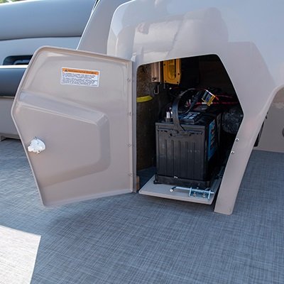 2025 Princecraft Sportfisher LX 25 2RS Ruby red Elegance Edition (excluding grey metallic accent)