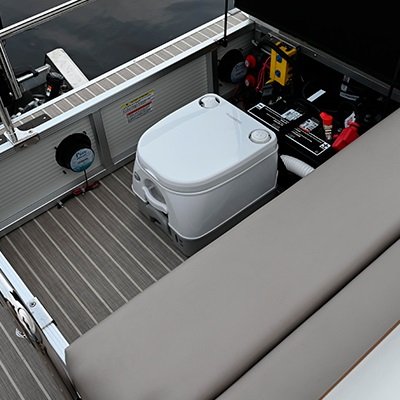 2025 Princecraft Vectra 23 RL Ruby red Nautical Blue Edition