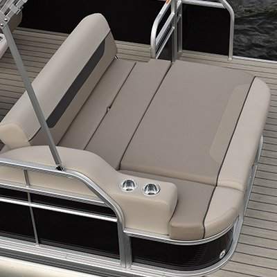 2025 Princecraft Vectra 23 RL Ruby red Nautical Blue Edition