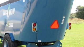 Lucknow Single Screw Vertical Mixers Trailer 2690