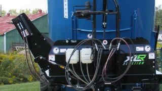 Lucknow Single Screw Vertical Mixers Trailer 21125