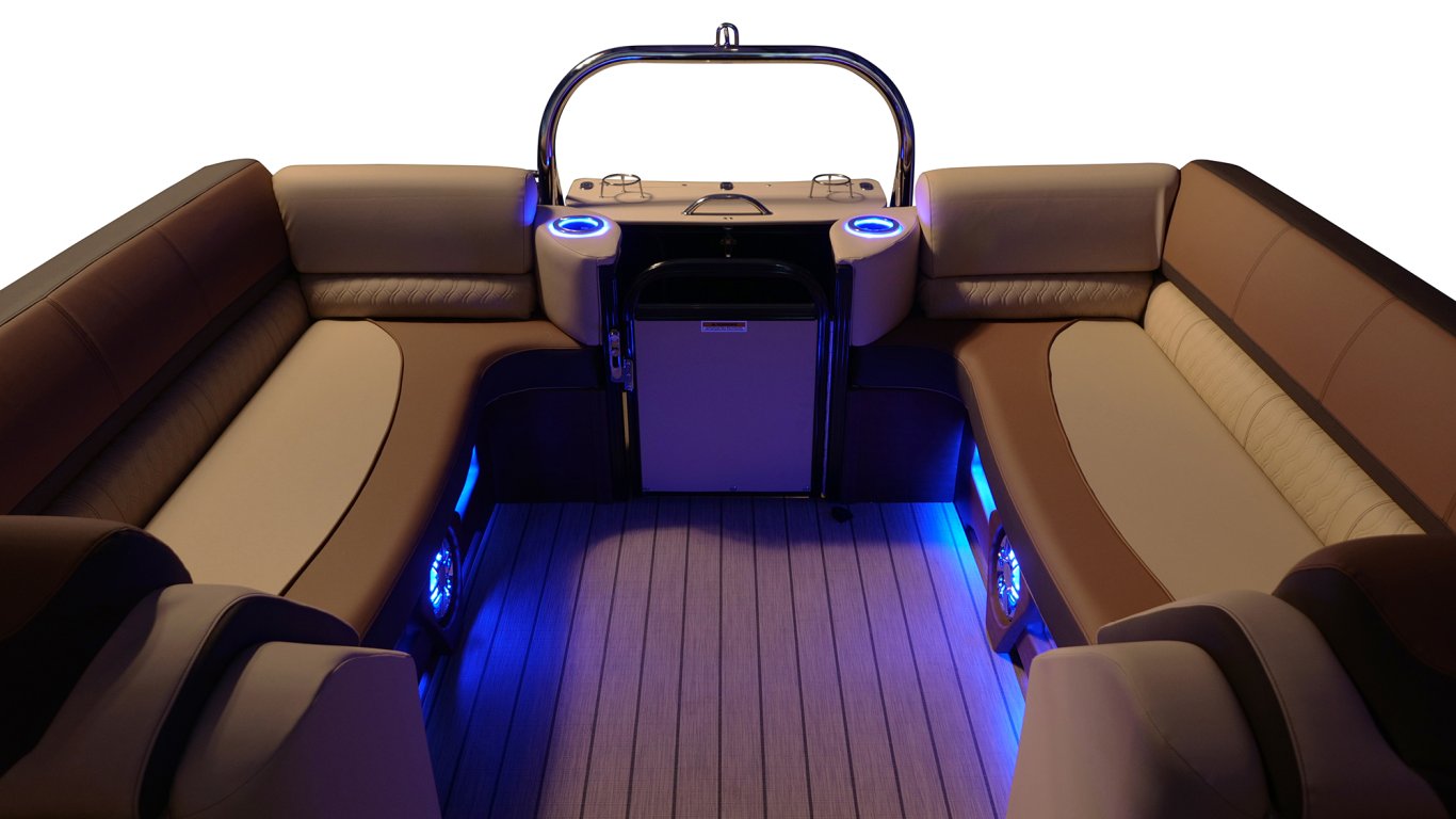 https://www.legendboats.com/wp-content/uploads/2020/11/V-Series-Lounge-rear-loungers-lit-up-2.jpg