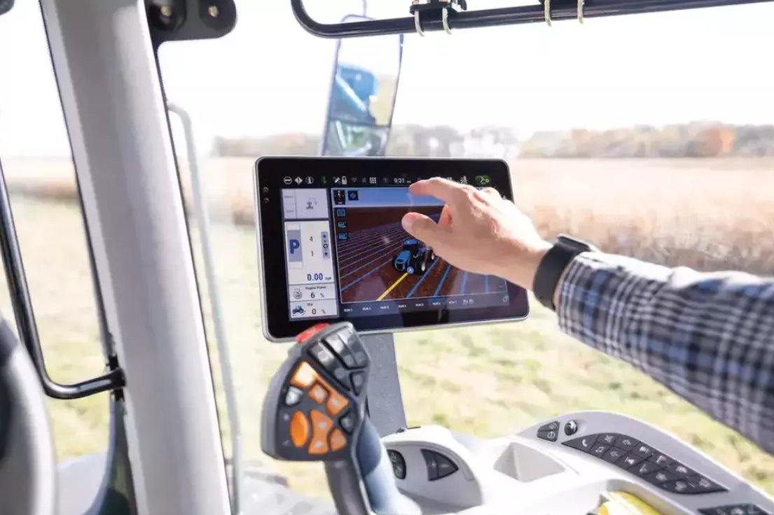 New Holland T9 with PLM Intelligence™ T9.435 Wheeled