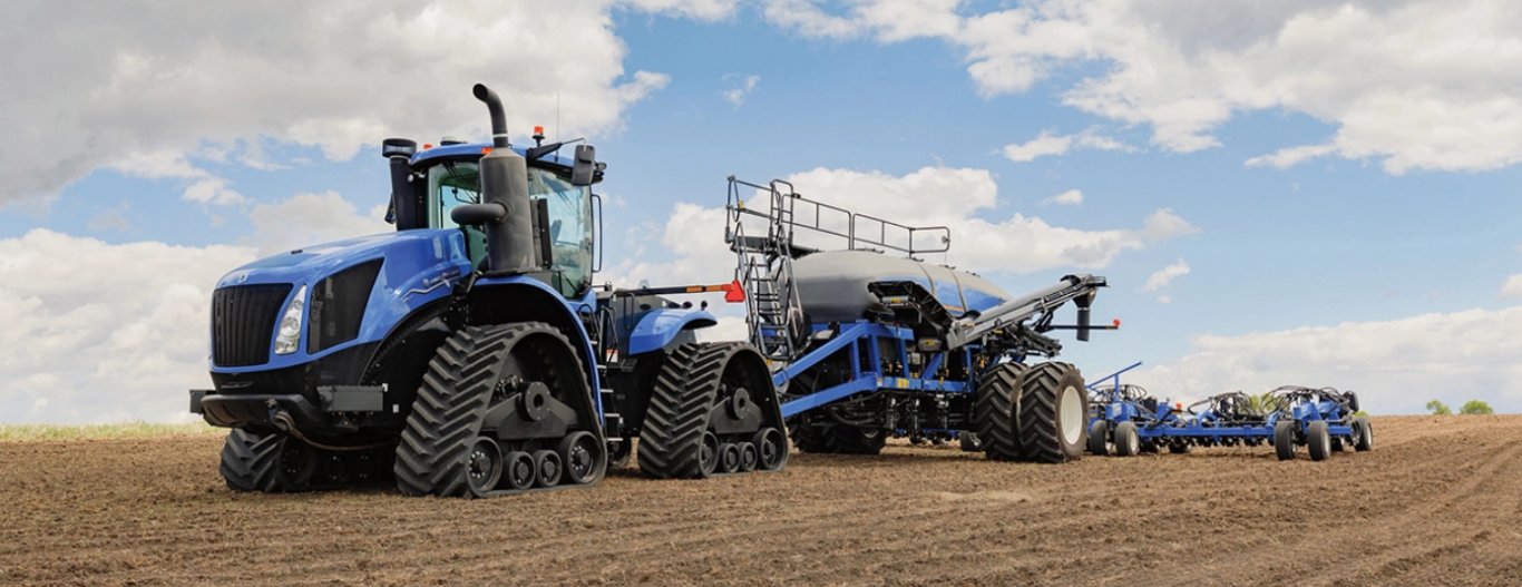 New Holland T9 with PLM Intelligence™ T9.700 Wheeled and SmartTrax™