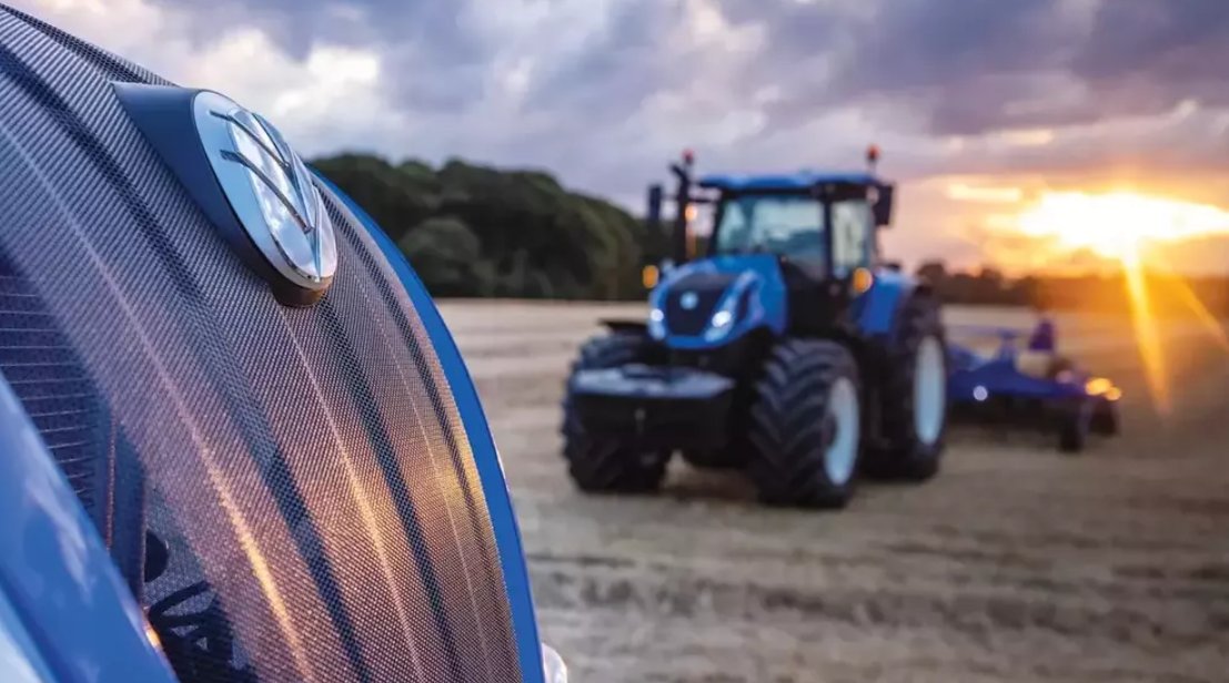 New Holland T7 with PLM Intelligence™ T7.245