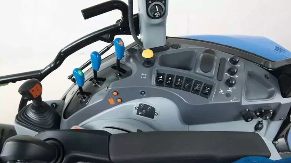 New Holland T5 Series T5.140 Dynamic Command™