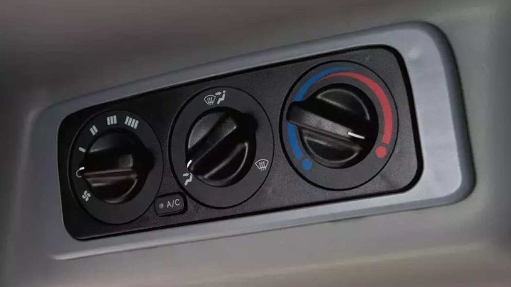 New Holland Boomer™ 35 55 HP Series Boomer™ 40 Cab