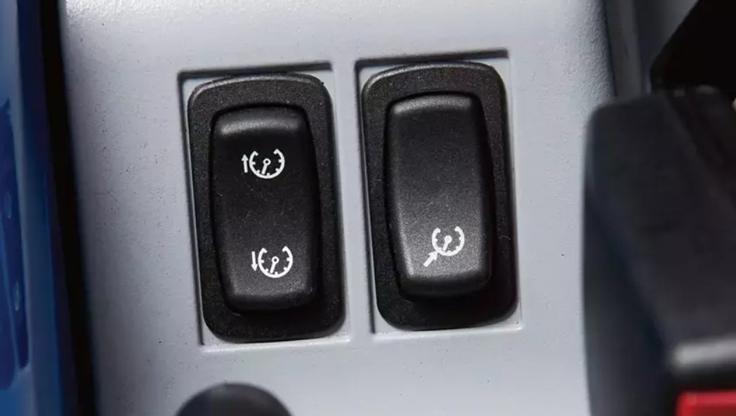 New Holland Boomer™ 35 55 HP Series Boomer™ 40 Cab