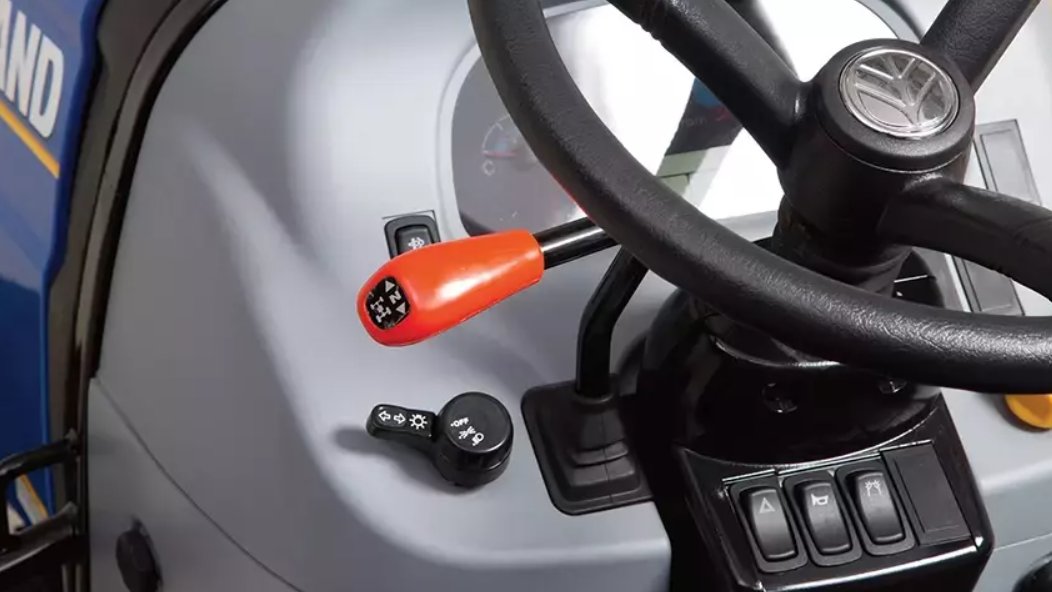 New Holland Boomer™ 35 55 HP Series Boomer™ 40 Cab